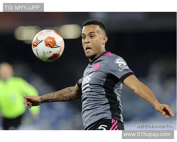 足球球星大脑袋的传奇人生与赛场智慧全面解读